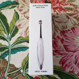 NWT Artis circle 1 R brush